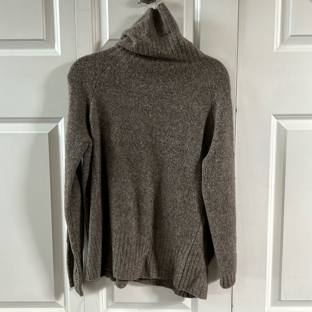 Aritzia Wool x Yak Blend Turtleneck Sweater